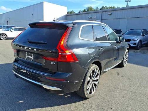 2023 Volvo XC60 B5 FWD Ultimate Bright
