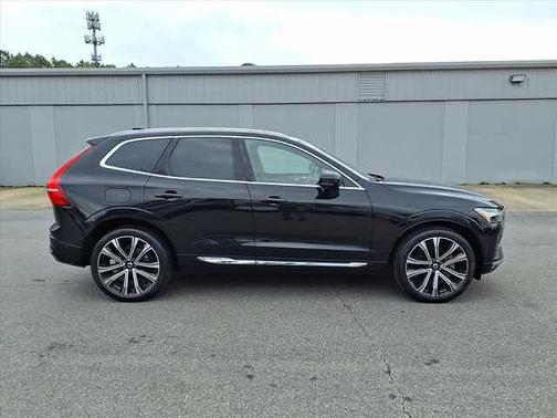 2023 Volvo XC60 B5 FWD Ultimate Bright