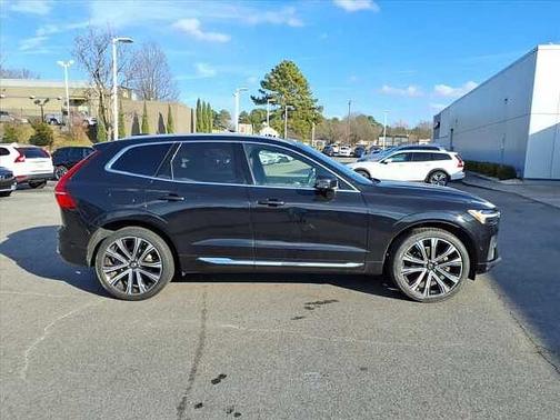 2023 Volvo XC60 B5 FWD Ultimate Bright