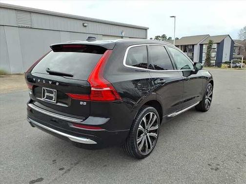 2023 Volvo XC60 B5 FWD Ultimate Bright