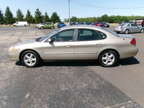 Beige 2001 Ford Taurus SES 4dr Sedan