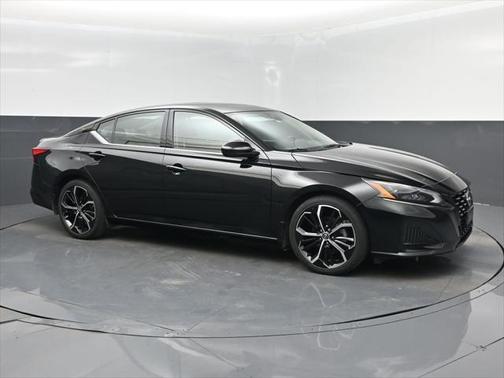 2023 Nissan Altima SR FWD