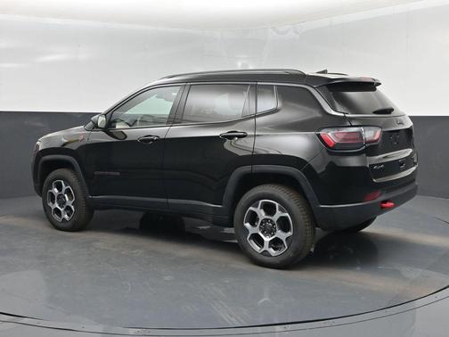 Diamond Black Crystal Pearlcoat 2022 Jeep Compass Trailhawk