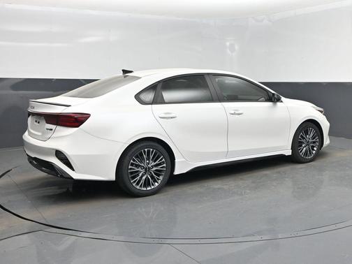 Snow White Pearl 2024 Kia Forte GT-Line