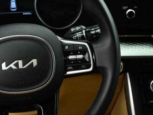 2023 Kia Carnival LX