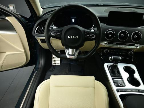 2022 Kia Stinger GT1