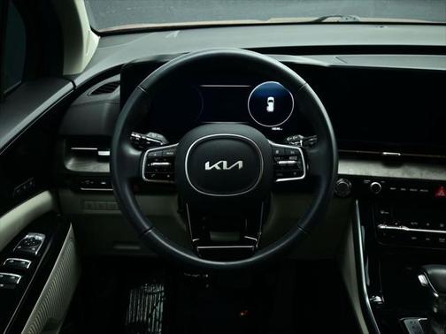 2024 Kia Carnival SX