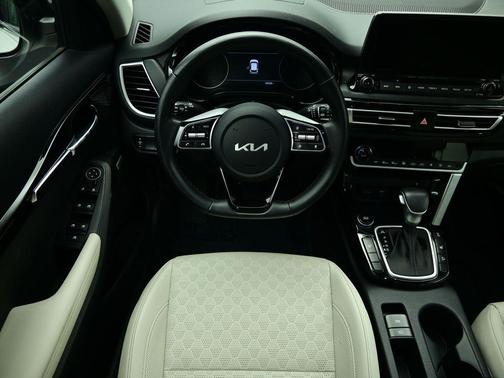 Clear White/Black Roof 2022 Kia Seltos SX Turbo