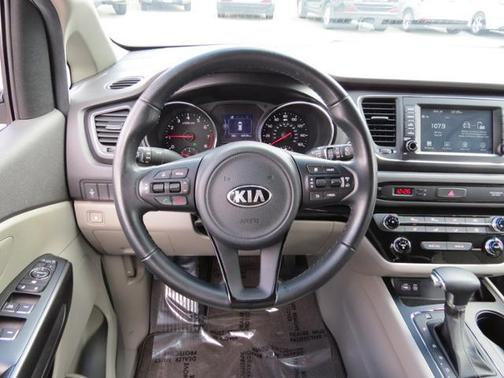 2017 Kia Sedona LX