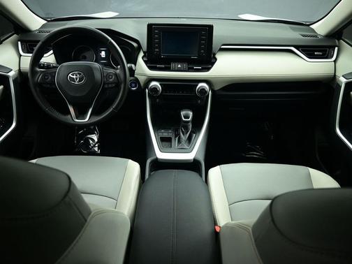 2020 Toyota RAV4 XLE Premium