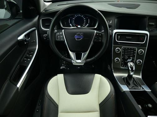 2016 Volvo S60 Cross Country T5 Platinum
