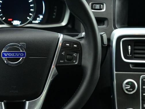 2016 Volvo S60 Cross Country T5 Platinum
