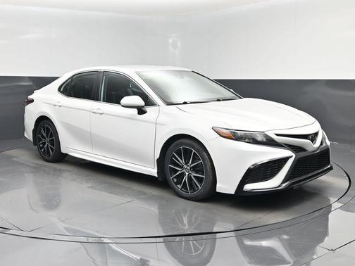 Super White 2021 Toyota Camry SE
