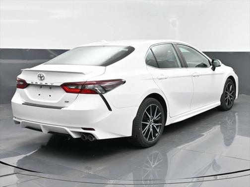 Super White 2021 Toyota Camry SE