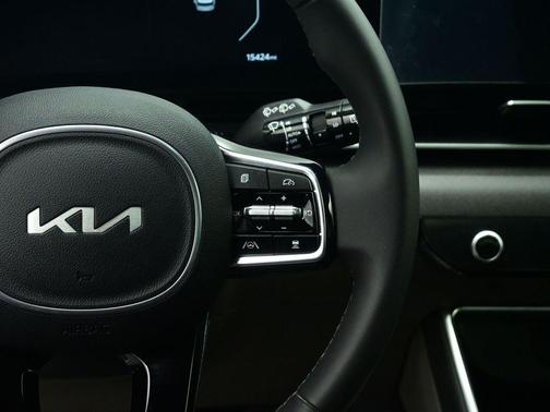 2025 Kia Carnival SX