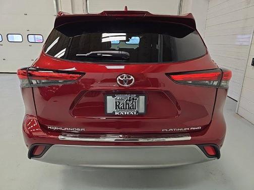 2022 Toyota Highlander Platinum