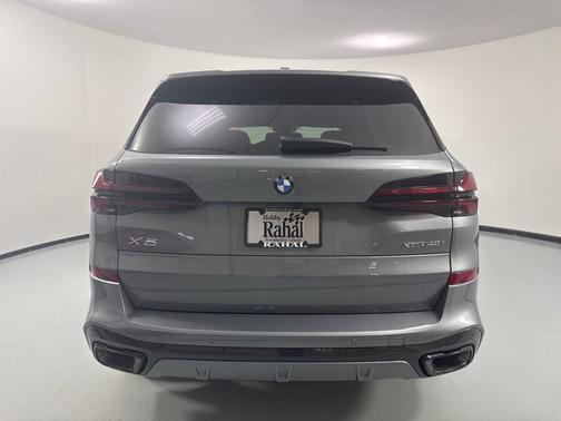Skyscraper Grey Metallic 2026 BMW X5 xDrive40i