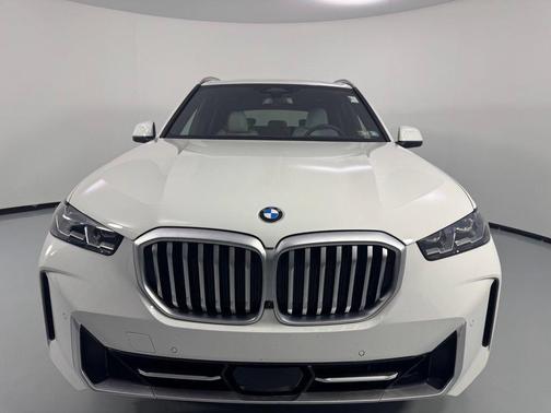 White 2024 BMW X5 xDrive40i