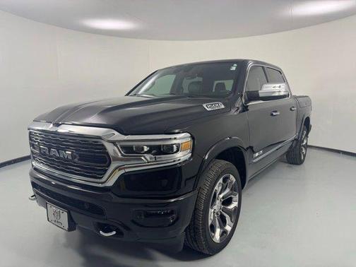 Diamond Black Crystal Pearlcoat 2020 RAM 1500 Limited