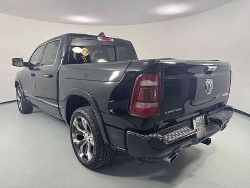 Diamond Black Crystal Pearlcoat 2020 RAM 1500 Limited