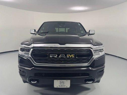 Diamond Black Crystal Pearlcoat 2020 RAM 1500 Limited