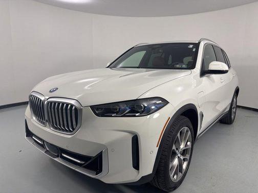 Alpine White 2024 BMW X5 PHEV xDrive50e