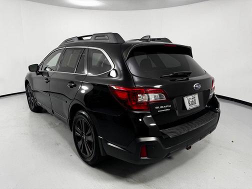 Crystal Black Silica 2019 Subaru Outback 2.5i Limited