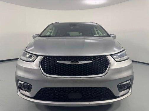 Billet Silver Metallic Clearcoat 2021 Chrysler Pacifica Touring L
