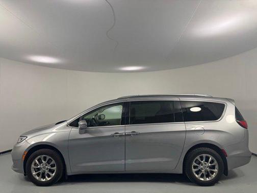 Billet Silver Metallic Clearcoat 2021 Chrysler Pacifica Touring L