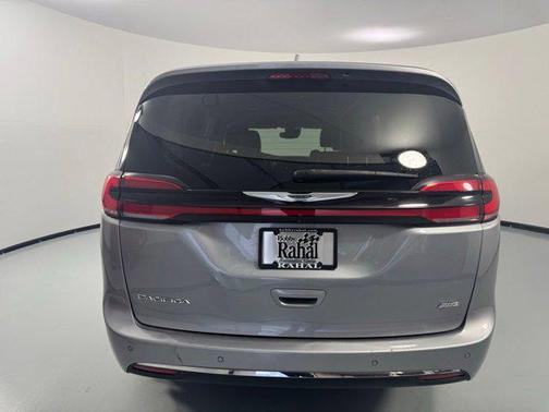 Billet Silver Metallic Clearcoat 2021 Chrysler Pacifica Touring L