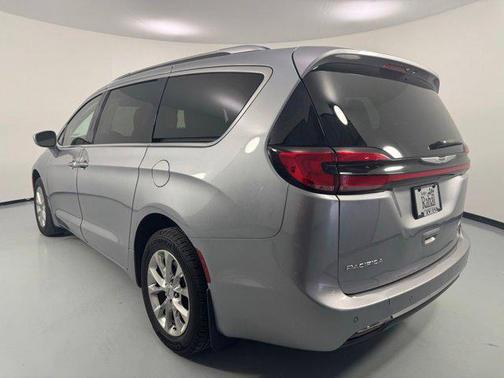 Billet Silver Metallic Clearcoat 2021 Chrysler Pacifica Touring L