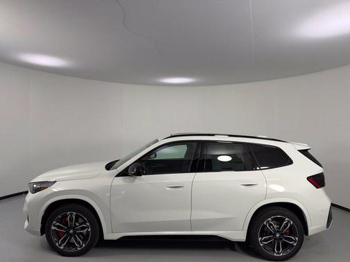 Alpine White 2027 BMW X1 xDrive28i