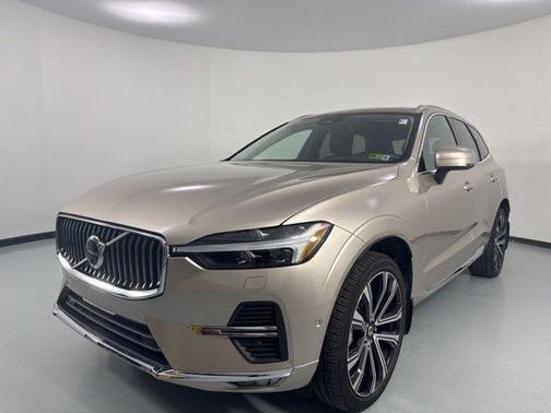 Bright Dusk Metallic 2023 Volvo XC60 B5 Ultimate Bright Theme