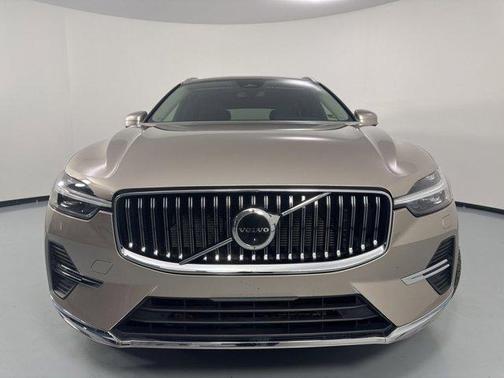 Bright Dusk Metallic 2023 Volvo XC60 B5 Ultimate Bright Theme