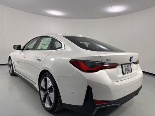 Mineral White Metallic 2026 BMW i4 Gran Coupe xDrive40