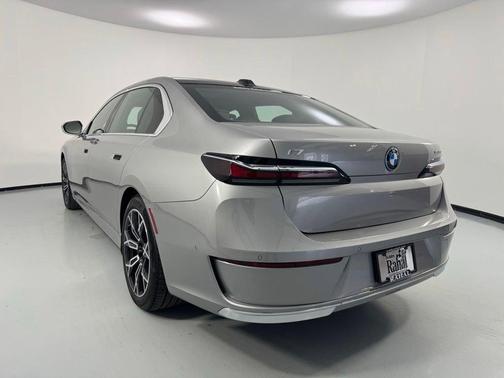 Silver Metallic 2025 BMW i7 xDrive60