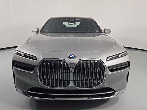 Silver Metallic 2025 BMW i7 xDrive60