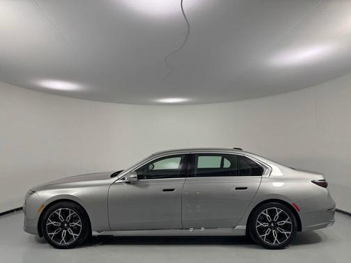 Silver Metallic 2025 BMW i7 xDrive60