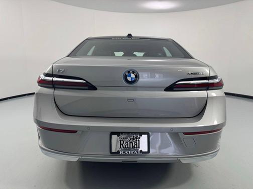 Silver Metallic 2025 BMW i7 xDrive60