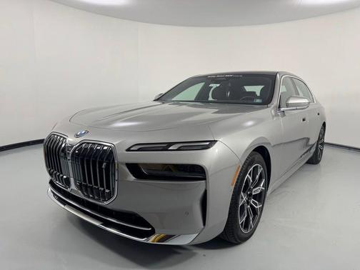 Silver Metallic 2025 BMW i7 xDrive60