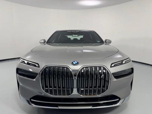 Silver Metallic 2025 BMW i7 xDrive60