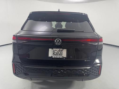 Deep Black Pearl 2025 Volkswagen Tiguan 2.0T SE R-Line Black 4MOTION