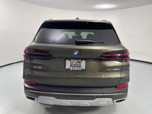 Manhattan Green Metallic 2026 BMW X5 PHEV xDrive50e