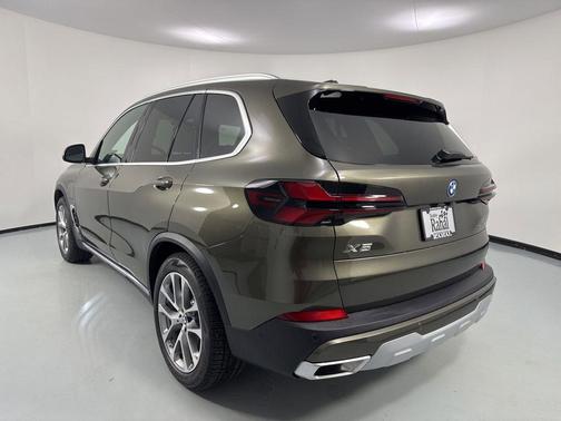 Manhattan Green Metallic 2026 BMW X5 PHEV xDrive50e