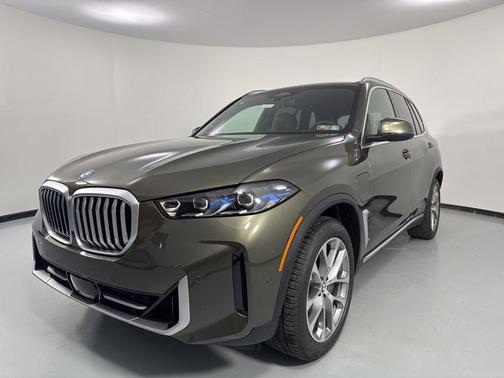 Manhattan Green Metallic 2026 BMW X5 PHEV xDrive50e
