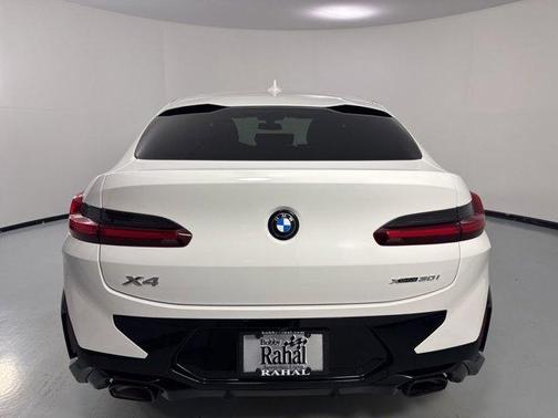 2024 BMW X4 xDrive30i