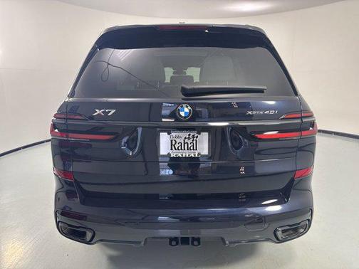 Carbon Black Metallic 2024 BMW X7 xDrive40i
