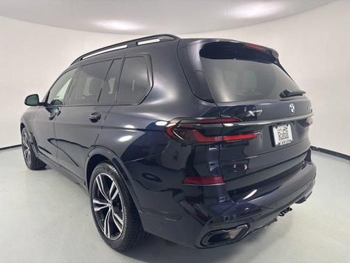 Carbon Black Metallic 2024 BMW X7 xDrive40i