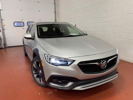 Photo 1 of 20 of 2019 Buick Regal TourX Essence