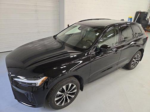 2024 Volvo XC60 B5 Core Dark Theme